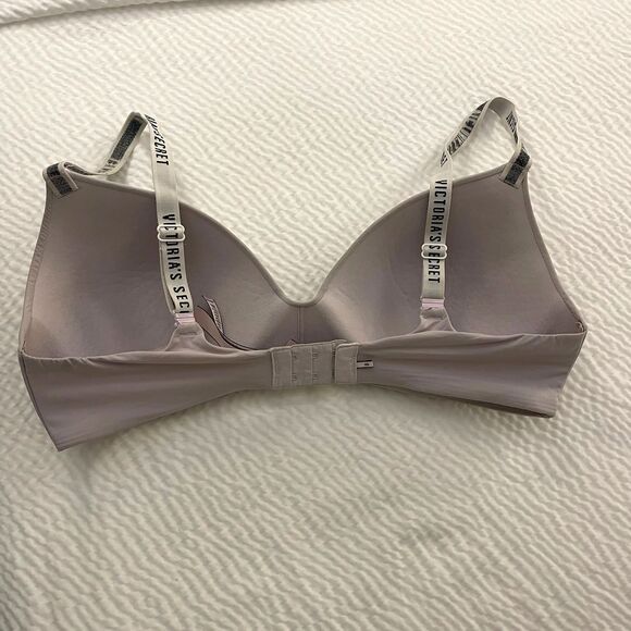 Victoria's Secret Women's Wireless Padded Strappy Bra Size 36D - Picture 3 of 7